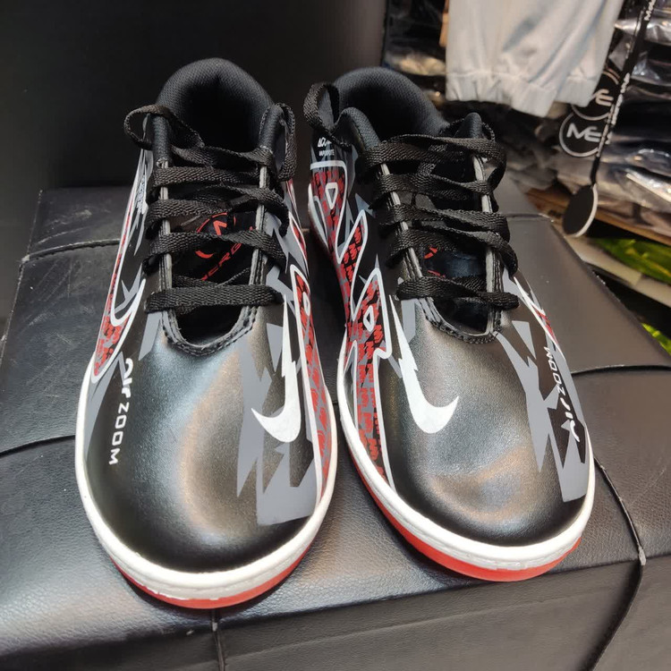 خرید انلاین کتونی فوتبالی