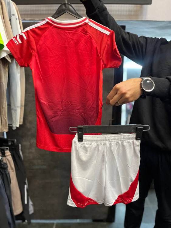 خرید لباس بچهگانه منچستر