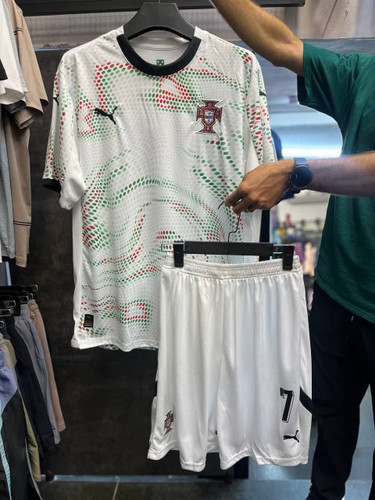 خرید انلاین لباس رونالدو