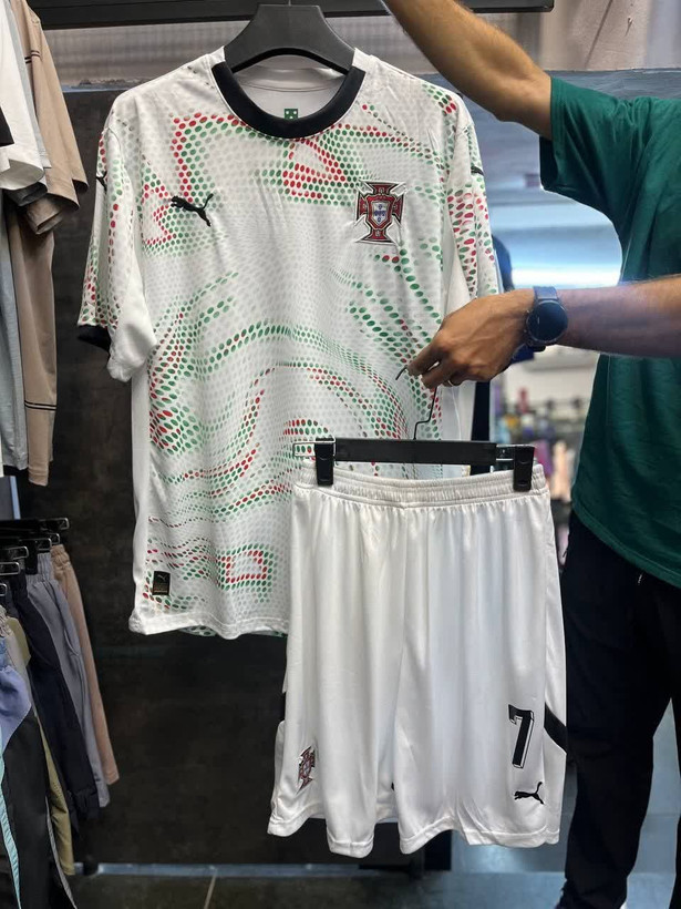 خرید انلاین لباس رونالدو