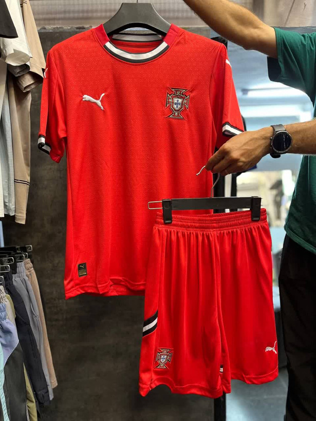 خرید لباس پرتغال