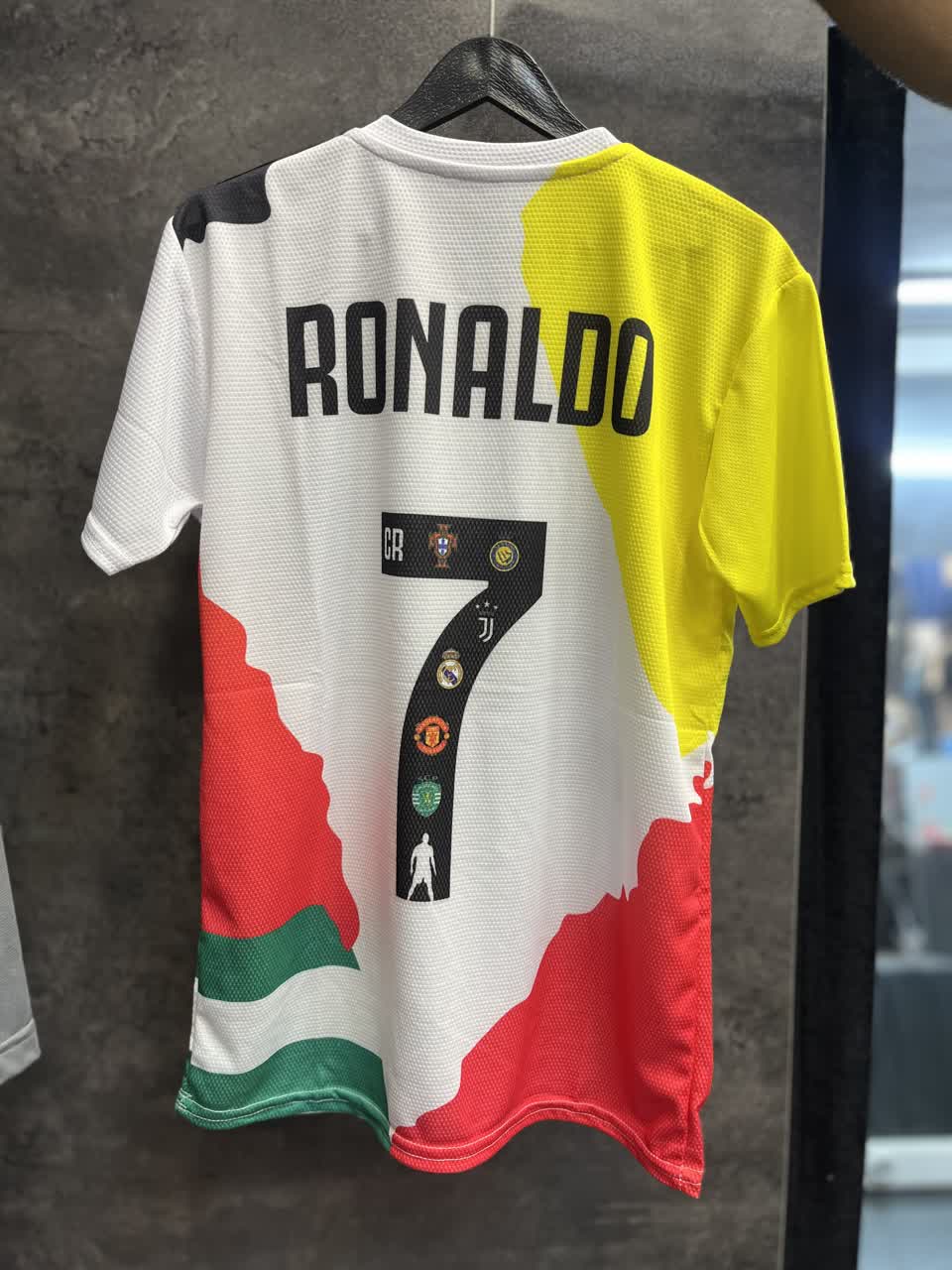 قیمت لباس منتخب رونالدو