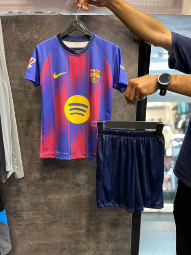 خرید لباس جدید بارسلونا