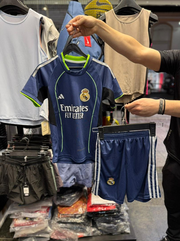 خرید انلاین لباس فوتبالی