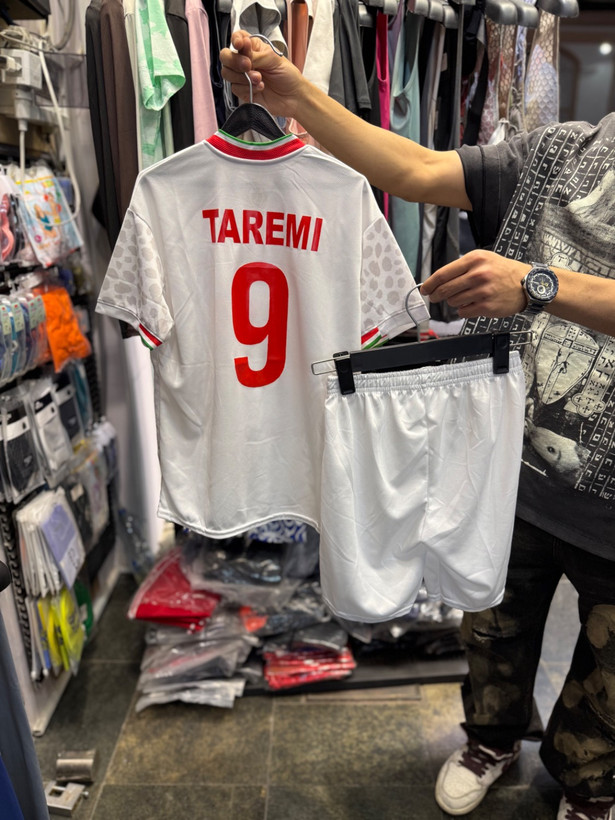 لباس اول ایران جام جهانی 2026 همراه با شورت با اسم طارمی(بچهگانه و بزرگسال)