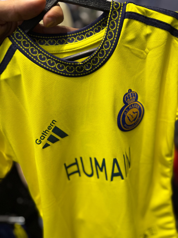 لباس اول بچهگانه النصر 2026/2027 با شورت با اسم رونالدو